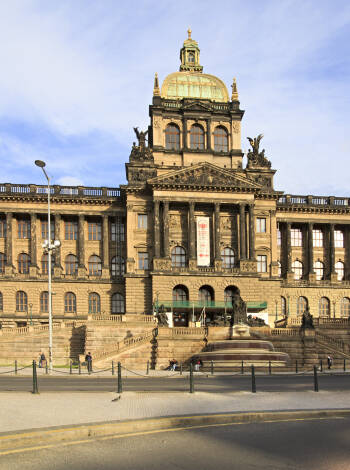 Besuchen Sie das Nationalmuseum am Wenzelsplatz, um mehr über dieses großartige Land zu erfahren.