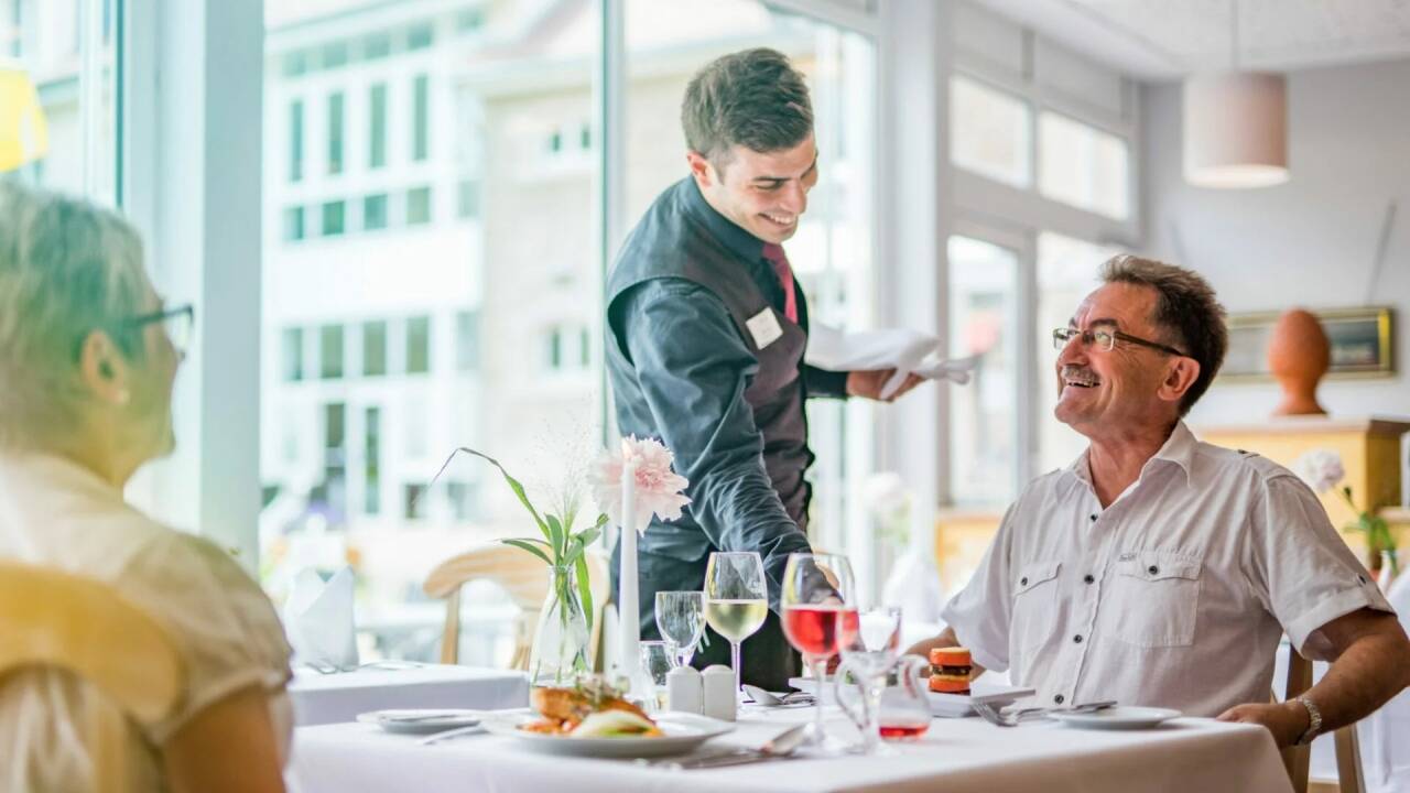 Nach einem Tag voller Erlebnisse können Sie sich auf ein entspanntes Abendessen im Restaurant des Hotels freuen.