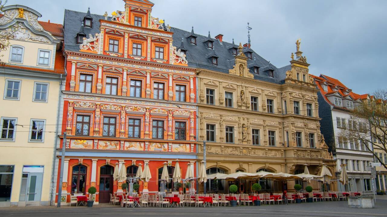 Erfurt, Thüringens livliga huvudstad, ligger bara en kort bil- eller tågtur bort.