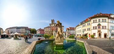 Entdecken Sie die UNESCO-Weltkulturerbestadt Weimar mit ihrer reichen Geschichte, Kultur und Architektur – nur wenige Kilometer vom Hotel entfernt.