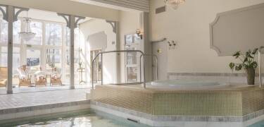 Du har gratis tilgang til hotellets spa-område, som inkluderer et svømmebasseng, badstue og dampbad.