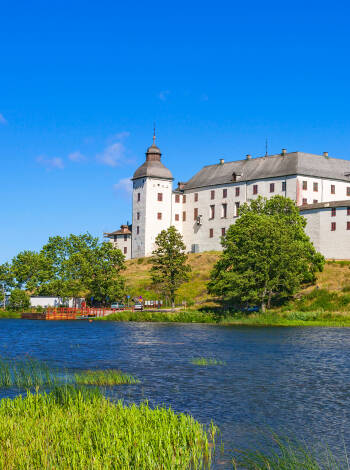 Tag med ressällskapet på utflykt till det vackra slottet Läckö Slott vid Vänern.