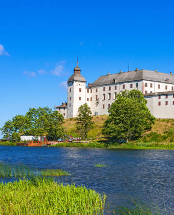 Tag med ressällskapet på utflykt till det vackra slottet Läckö Slott vid Vänern.
