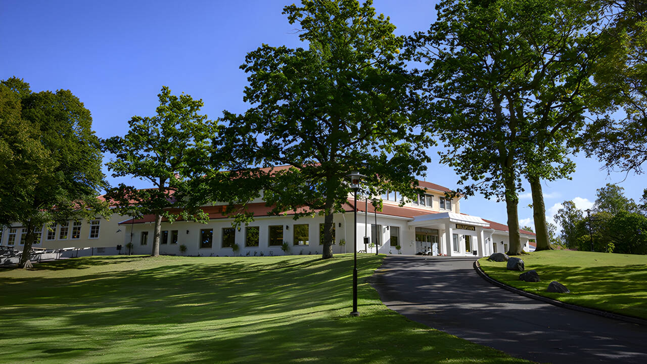 Lundsbrunn Resort & Spa ligger i landlige omgivelser i den lille svenske kurby, Lundsbrunn, i Västra Götaland.