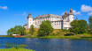 Erleben Sie das charmante Schloss Läckö direkt am Vänernsee.