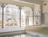 Du har gratis tilgang til hotellets spa-område, som inkluderer et svømmebasseng, badstue og dampbad.