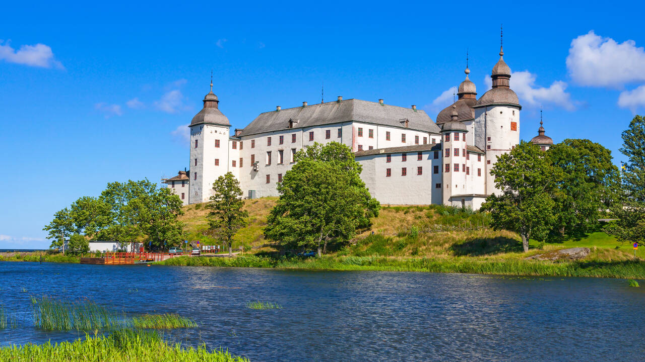 Oplev det charmerende Läckö Slott, som ligger direkte ud til Vänern-søen.