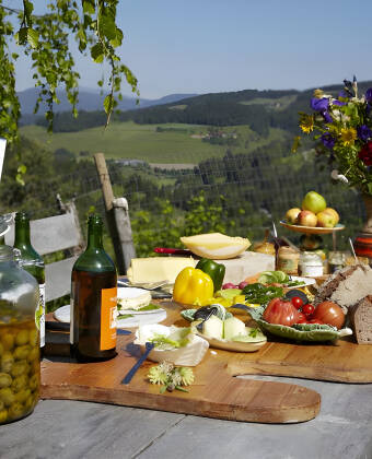 Enjoy organic, high-quality vegetarian regional cuisine.
