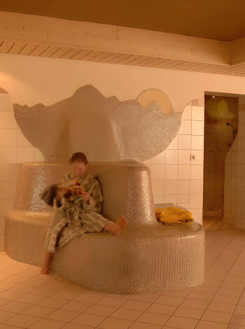 I hotellets wellnessavdelning finns bastur, relaxavdelningar och massage.