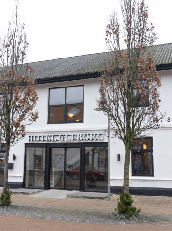 Das Hotel Ulfborg ist ein renoviertes 4-Sterne-Hotel und bietet einen entspannten Aufenthalt.