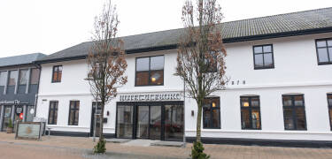 Hotel Ulfborg byder jer velkommen til hyggelige omgivelser.