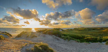 Hotellet ligger inte långt från den brusande Nordsjön, där det är vackert året om.