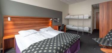 Dette er et familievennlig hotell med romslige rom for opptil 5 gjester og en lekeplass i nærheten.