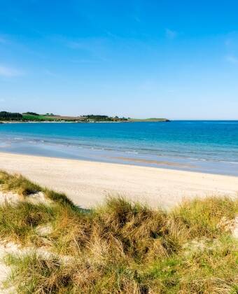 Entspannen Sie sich am Strand von Sola Strand, der nur eine kurze Autofahrt entfernt liegt und ideal für einen Tag am Meer ist.