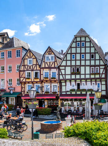 Besøg den charmerende landsby Linz am Rhein, der ligger ved Rhinen, og tag en tur gennem de historiske, brostensbelagte gader.