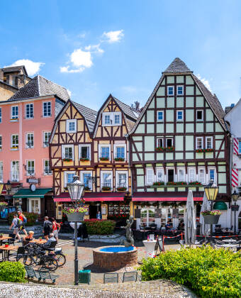 Besøg den charmerende landsby Linz am Rhein, der ligger ved Rhinen, og tag en tur gennem de historiske, brostensbelagte gader.