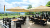 Tilbring eftermiddagen med en kop kaffe på hotellets terrasse og nyd den smukke udsigt til det grønne landskab.