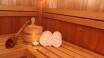 Das Hotel verfügt über einen kleinen Wellnessbereich, wo Sie in der Sauna entspannen und ein Bad im Innenpool genießen können.