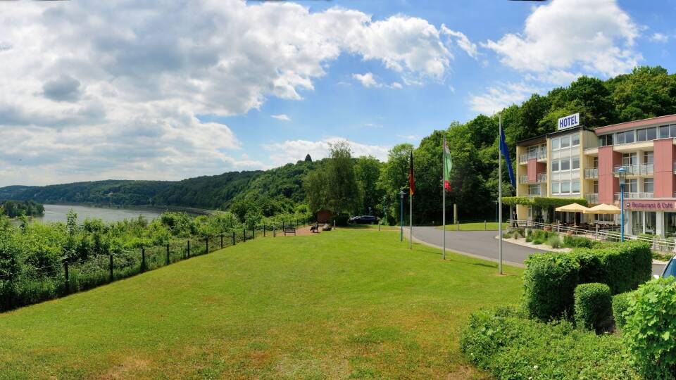 Ringhotel Haus Oberwinter is located on the Rhine's lush banks between the Siebengebirge and Ahrtal mountains.