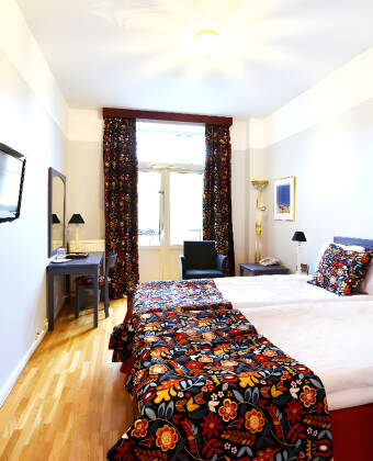 Få en god natts søvn på hotellet etter å ha vært ute i den friske havluften hele dagen.