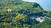Från det 40 meter höga utsiktstornet i Naturerbe Zentrum Rügen är utsikten över Rügens natur fantastisk.