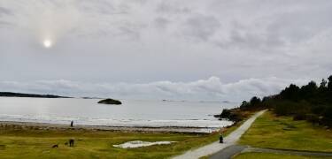 Udforsk den smukke natur i området, hvor der også er spændende lokale seværdigheder.