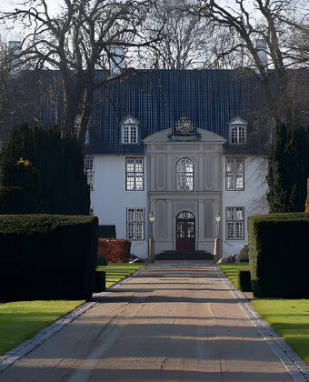 Besuchen Sie das beeindruckende Schloss in Møgeltønder, etwas außerhalb von Tønder.