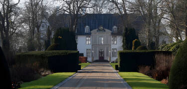 Besuchen Sie das beeindruckende Schloss in Møgeltønder, etwas außerhalb von Tønder.