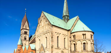Die Stadt mit der beeindruckenden Kathedrale garantiert einen angenehmen Spaziergang durch die Stadt.