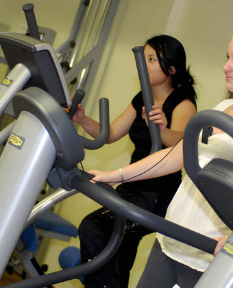 Hold deg i form på hotellets gym.
