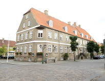 In dem historischen Hotel wurde 1864 während des Deutsch-Dänischen Krieges eine Waffenruhe vereinbart.