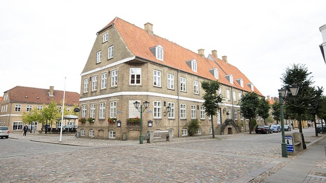 Dette historiske hotel er stedet hvor våbenhvileaftalen for 2. Slesvigske Krig, 1864, blev underskrevet.