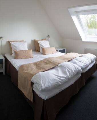 Gram Slott & Slottskro har 26 flotte rom som varierer i innredning, størrelse, stil og atmosfære.