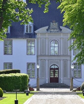 At Schackenborg Castle you can let yourself be seduced by the royal atmosphere and experience the royal family's chambers at close quarters