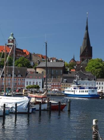 Besuchen Sie die norddeutsche Hafen- und Rum-Stadt Flensburg und erhalten Sie eine Flasche Wein bei Fleggard.