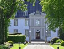På Schackenborg Slott kan ni ta in den kungliga stämningen och uppleva kungafamiljens kammare  på nära håll.