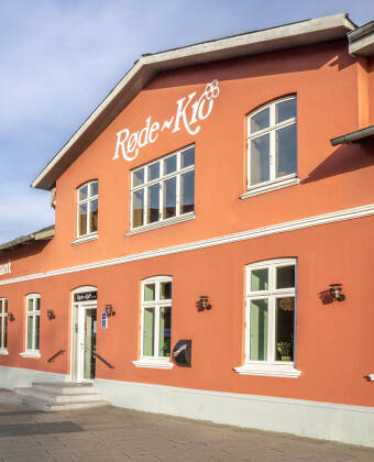 Sie werden oft vom Gastgeberpaar Winnie und Erik Jérgensen empfangen. Charme und freundlicher Service gehen hier Hand in Hand.
