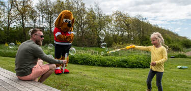 Der er masser af aktiviteter for børn og unge. Kidz Club tilbyder sæsonbestemte programmer.