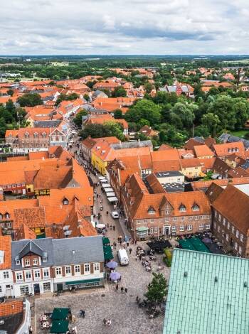 Go exploring: Tønder and Ribe are only 20 minutes away from the resort. You can reach the border with Germany in one hour.