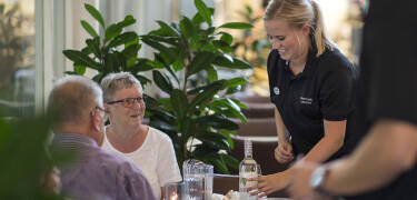 På Skærbækcentret møter du et team som er kjent for sin hjelpsomhet og eksepsjonelle service, og som sørger for en hyggelig og sømløs ferieopplevelse for alle familier.