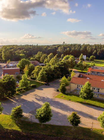 Fredelig plassert mellom Middelfart og Odense, ligger Fjelsted Skov Hotel midt i naturen.