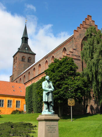 Besøk Odense, H.C. Andersens fødeby, bare ca. 30 km fra hotellet.