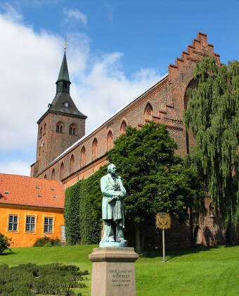 Besøk Odense, H.C. Andersens fødeby, bare ca. 30 km fra hotellet.