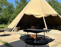 Die Tipis bieten den Gästen eine lustige und gemütliche Möglichkeit, sich zu entspannen und passen perfekt zur entspannten Atmosphäre des Hotels.