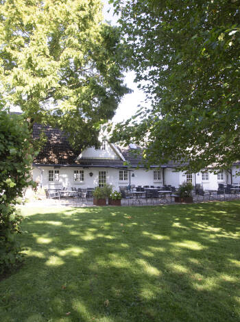 The hotel's lush garden and rural setting provide the perfect setting to unwind and appreciate the simple pleasures of life.