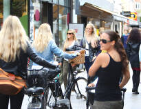 Aalborg har masser af shoppingmuligheder både i byen og i diverse shoppingcentre.