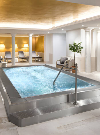 Wellness Zlaté SPA erbjuder tillgång till bubbelpool, ångbastu, bastu, varmvattenbad, gym och massage.