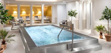 Wellness Zlaté SPA erbjuder tillgång till bubbelpool, ångbastu, bastu, varmvattenbad, gym och massage.