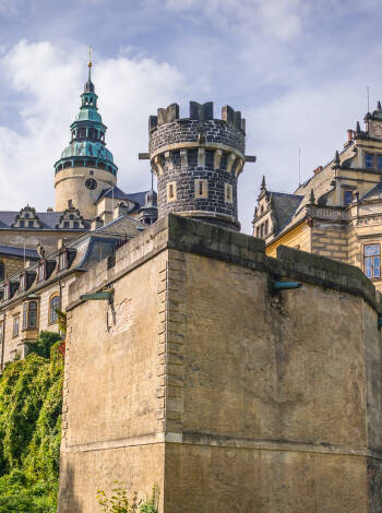 Oplev Nordbøhmens rige historie med dagsture til slottene Frýdlant, Sychrov, Grabštejn og Lemberk.