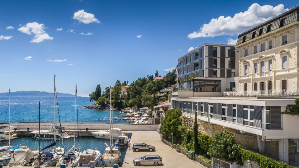 På Hotel Istra bor ni nära vattnet vid Adriatiska havet.